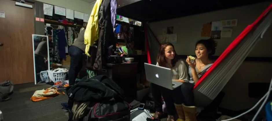 girls in dorm room