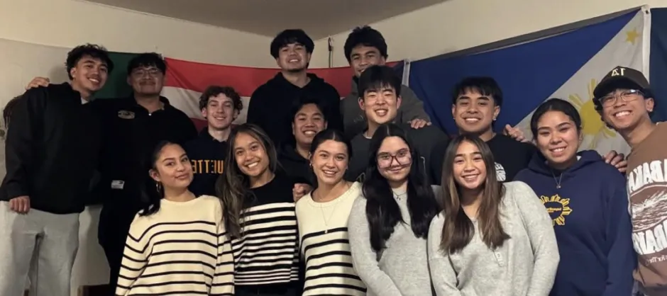 Group photo of pilipino students